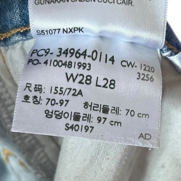 Levi’s Wedgie Straight Jeans Oxnard Haze Size 28 High Rise Distressed - Picture 16 of 16